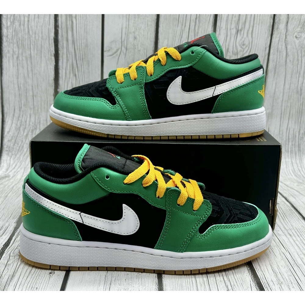 Nike Air Jordan 1 Low SE GS Christmas Size 5Y DQ8421‑300